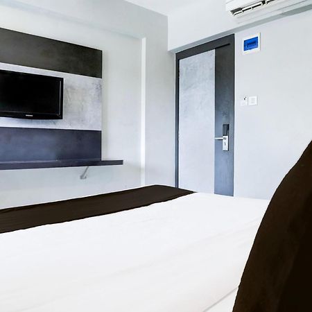 Super Townhouse Oak Vashi Hotel Turambhe Buitenkant foto