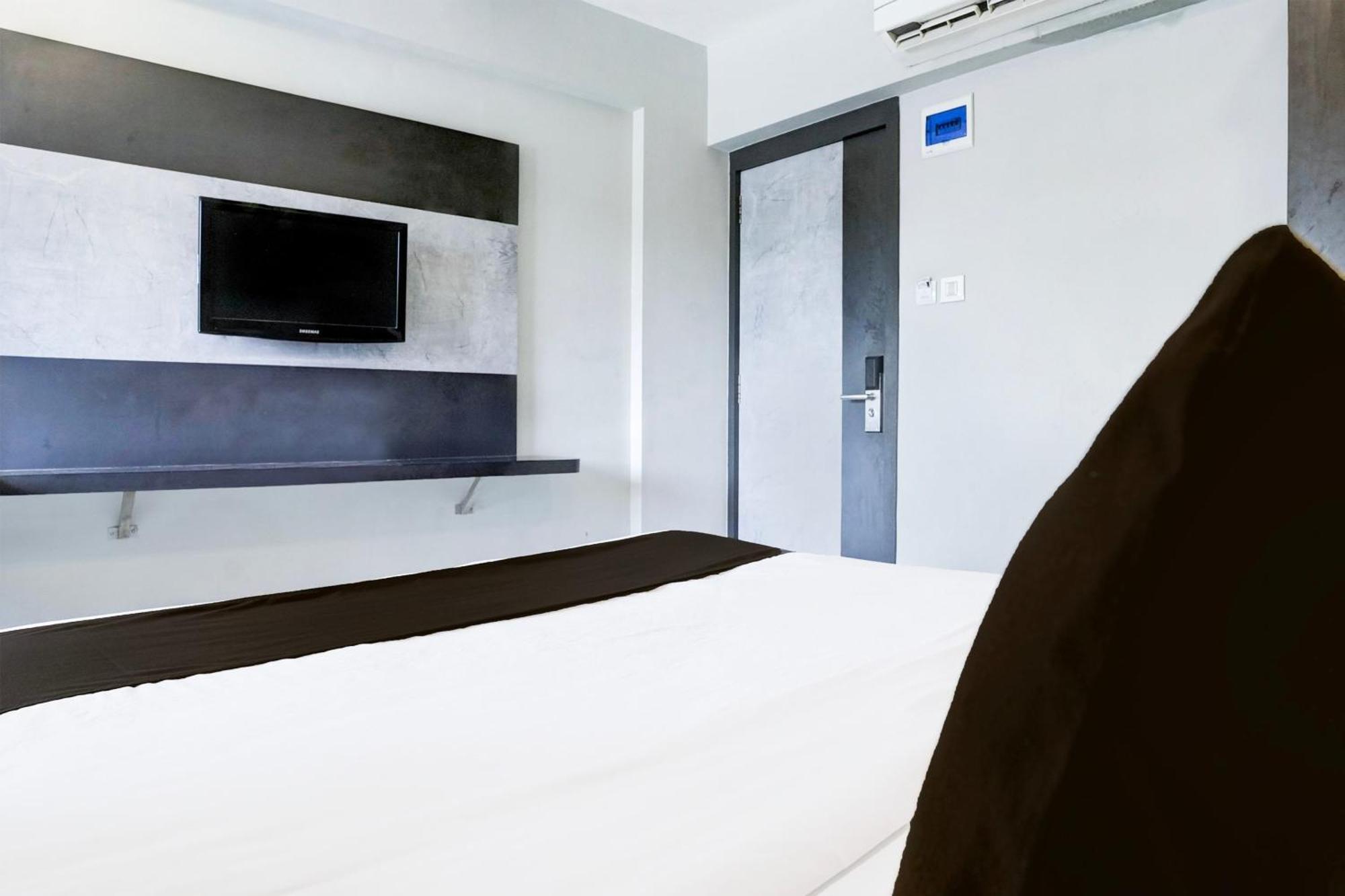 Super Townhouse Oak Vashi Hotel Turambhe Buitenkant foto