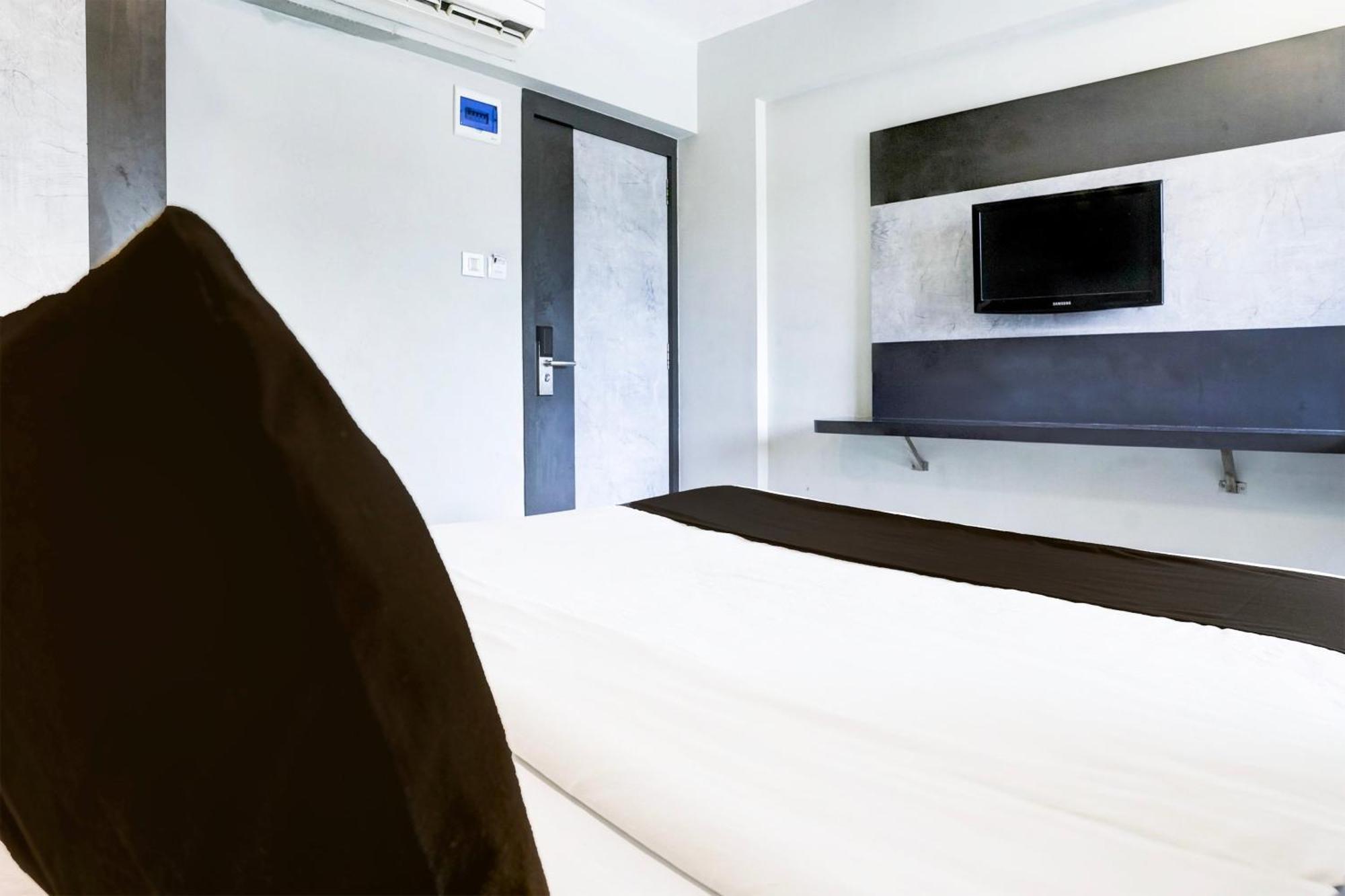 Super Townhouse Oak Vashi Hotel Turambhe Buitenkant foto