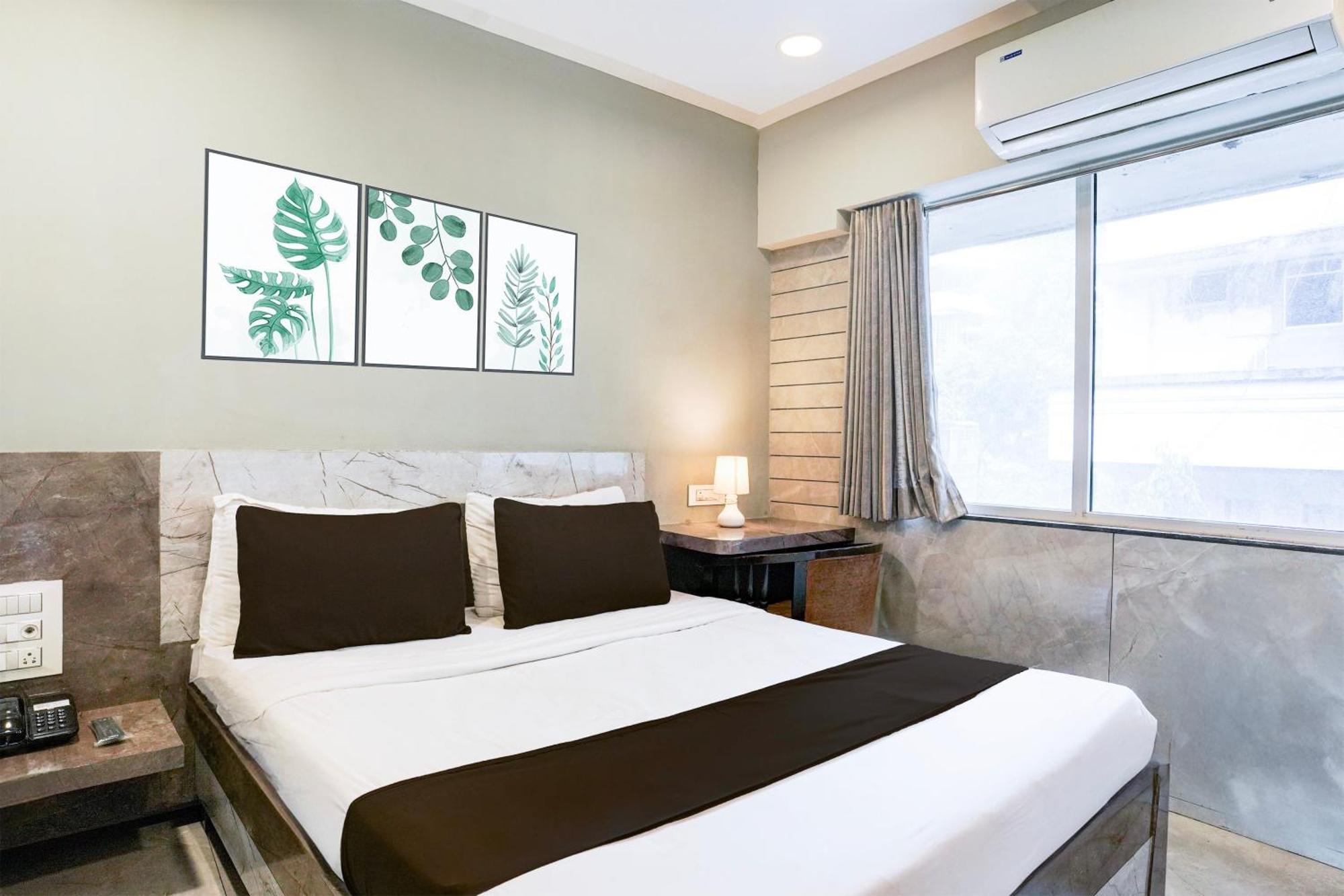 Super Townhouse Oak Vashi Hotel Turambhe Buitenkant foto
