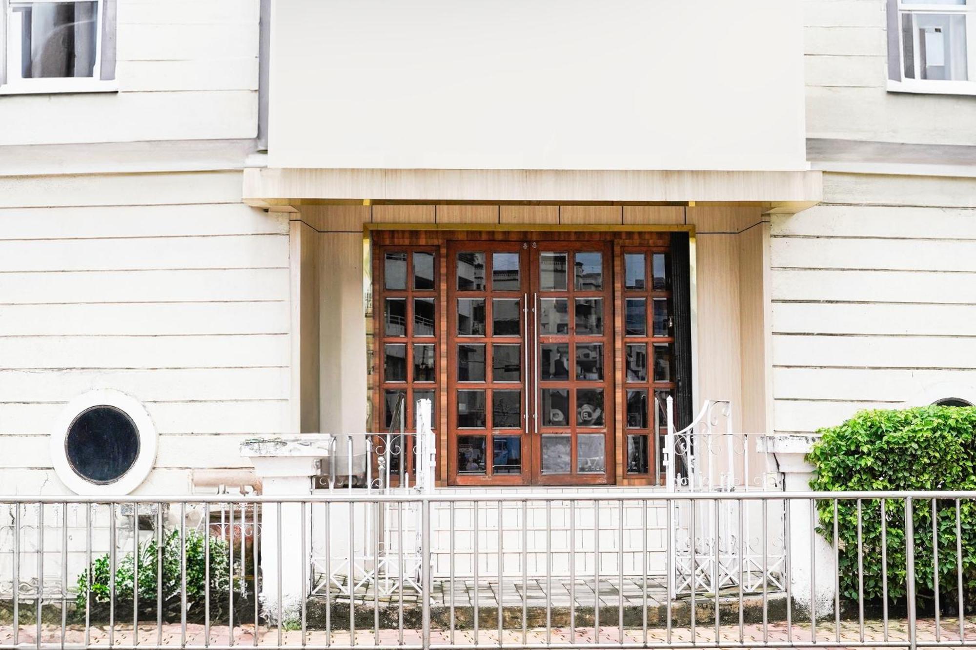 Super Townhouse Oak Vashi Hotel Turambhe Buitenkant foto