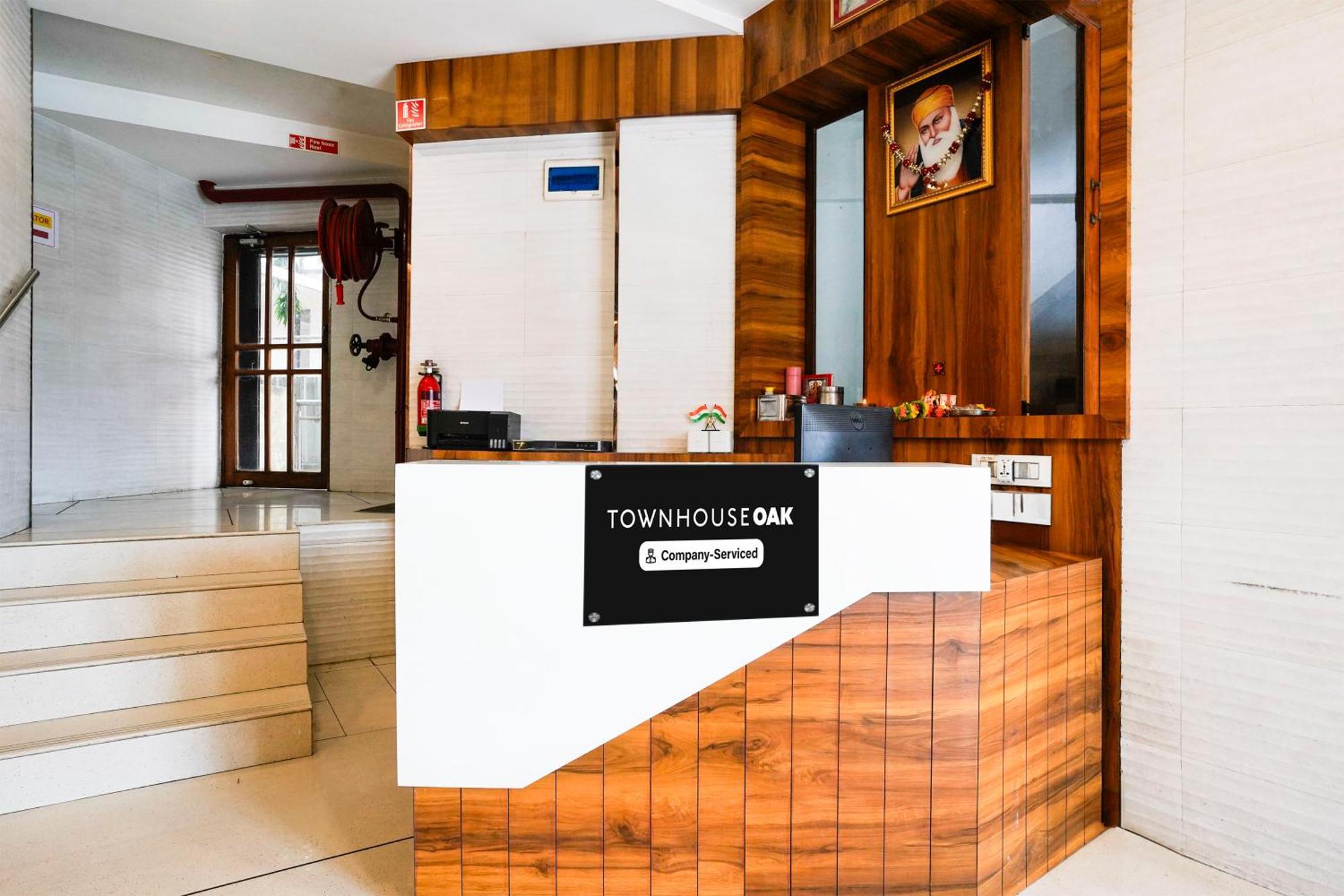 Super Townhouse Oak Vashi Hotel Turambhe Buitenkant foto