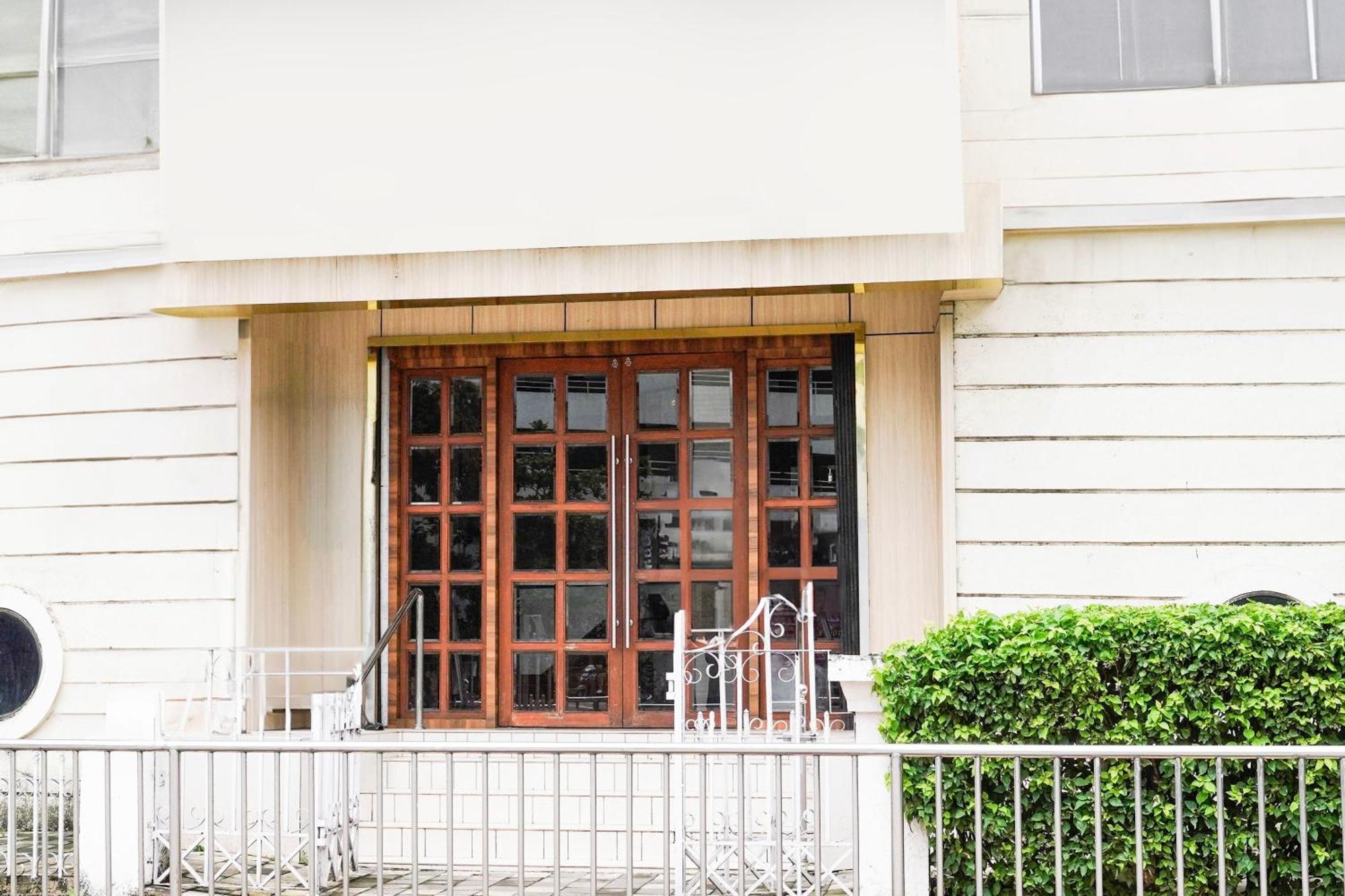 Super Townhouse Oak Vashi Hotel Turambhe Buitenkant foto
